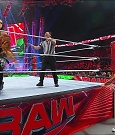WWE_Monday_Night_Raw_2022_12_19_720p_HDTV_x264-NWCHD_mp4_005850649.jpg