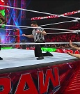 WWE_Monday_Night_Raw_2022_12_19_720p_HDTV_x264-NWCHD_mp4_005925924.jpg