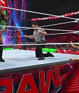 WWE_Monday_Night_Raw_2022_12_19_720p_HDTV_x264-NWCHD_mp4_005926324.jpg