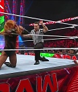 WWE_Monday_Night_Raw_2022_12_19_720p_HDTV_x264-NWCHD_mp4_005927125.jpg
