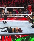 WWE_Monday_Night_Raw_2022_12_19_720p_HDTV_x264-NWCHD_mp4_005985183.jpg