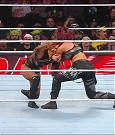 WWE_Monday_Night_Raw_2022_12_19_720p_HDTV_x264-NWCHD_mp4_006020319.jpg