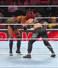 WWE_Monday_Night_Raw_2022_12_19_720p_HDTV_x264-NWCHD_mp4_006021520.jpg