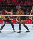 WWE_Monday_Night_Raw_2022_12_19_720p_HDTV_x264-NWCHD_mp4_006095194.jpg