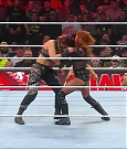 WWE_Monday_Night_Raw_2022_12_19_720p_HDTV_x264-NWCHD_mp4_006097596.jpg