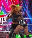 WWE_Monday_Night_Raw_2022_12_19_720p_HDTV_x264-NWCHD_mp4_006098397.jpg