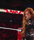 WWE_Monday_Night_Raw_2022_12_19_720p_HDTV_x264-NWCHD_mp4_006121854.jpg