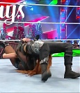 WWE_Monday_Night_Raw_2022_12_19_720p_HDTV_x264-NWCHD_mp4_006181513.jpg