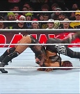 WWE_Monday_Night_Raw_2022_12_19_720p_HDTV_x264-NWCHD_mp4_006214746.jpg