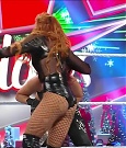 WWE_Monday_Night_Raw_2022_12_19_720p_HDTV_x264-NWCHD_mp4_006270002.jpg