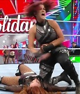 WWE_Monday_Night_Raw_2022_12_19_720p_HDTV_x264-NWCHD_mp4_006470202.jpg