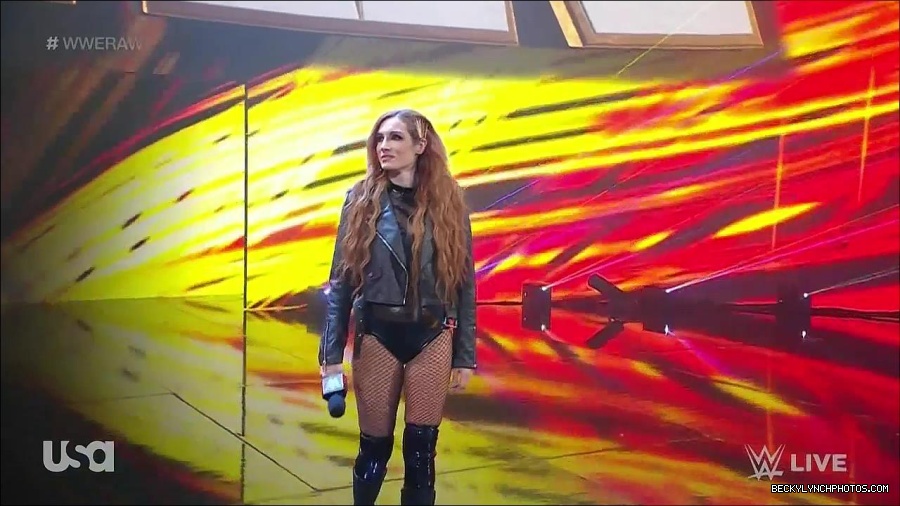 WWE_Monday_Night_Raw_2023_01_02_720p_HDTV_x264-NWCHD_mp4_004780580.jpg