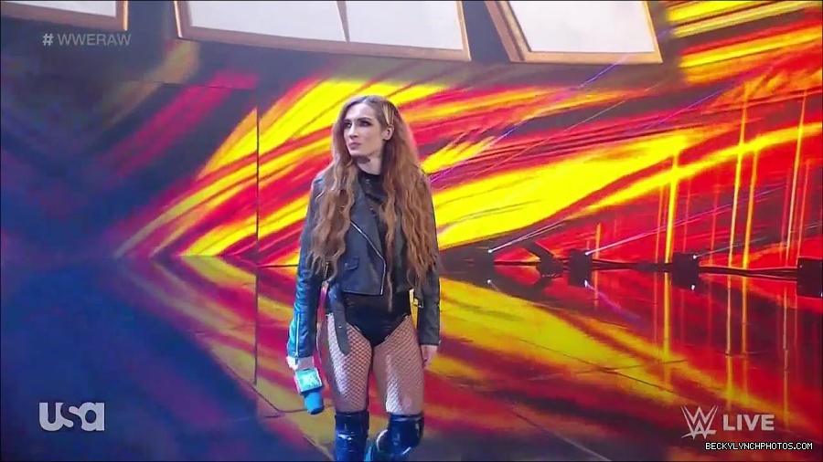 WWE_Monday_Night_Raw_2023_01_02_720p_HDTV_x264-NWCHD_mp4_004781381.jpg