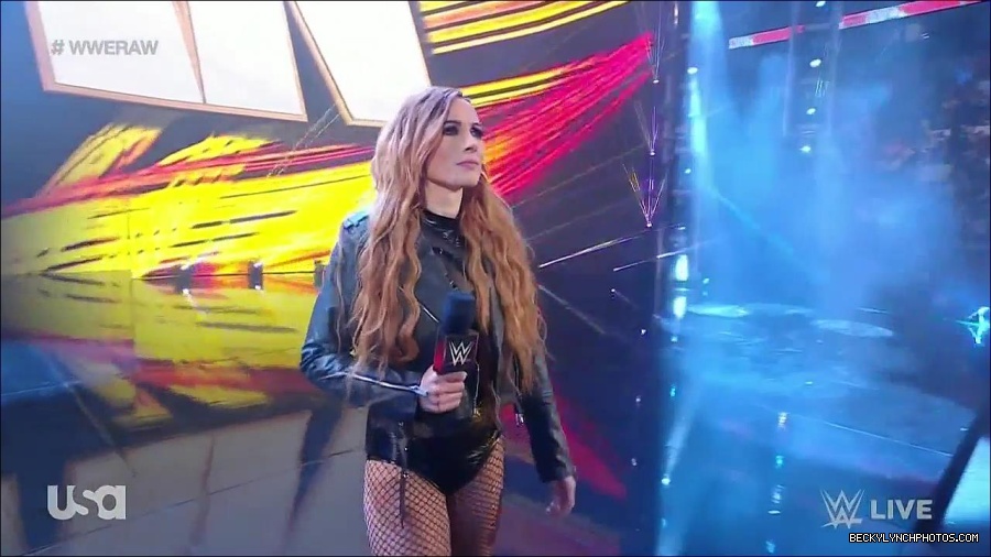 WWE_Monday_Night_Raw_2023_01_02_720p_HDTV_x264-NWCHD_mp4_004784984.jpg