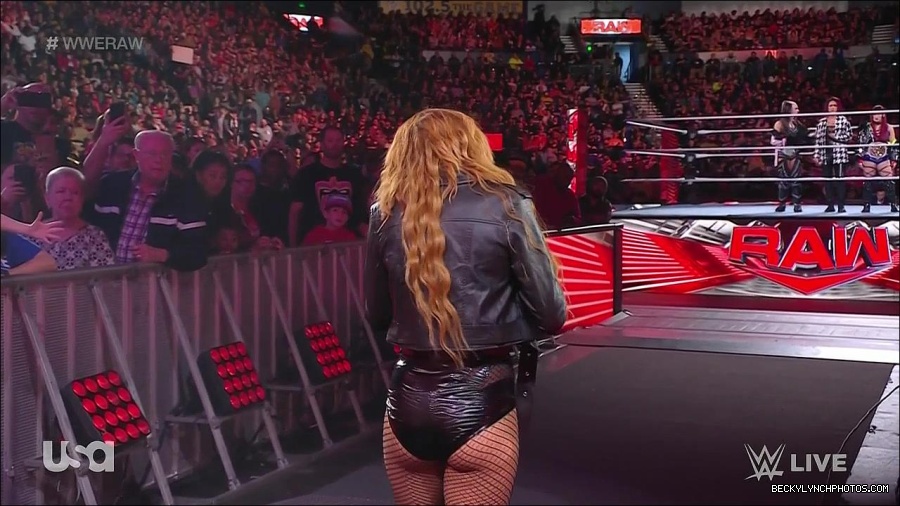 WWE_Monday_Night_Raw_2023_01_02_720p_HDTV_x264-NWCHD_mp4_004852251.jpg