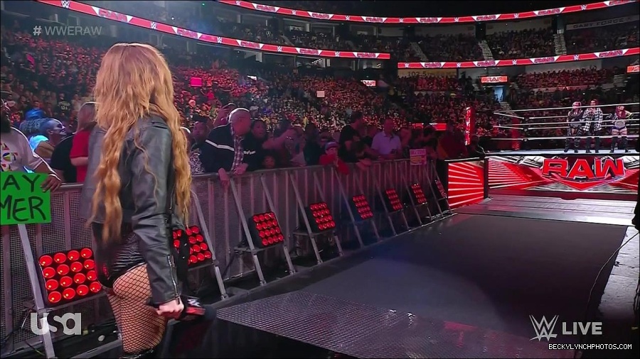 WWE_Monday_Night_Raw_2023_01_02_720p_HDTV_x264-NWCHD_mp4_004900700.jpg