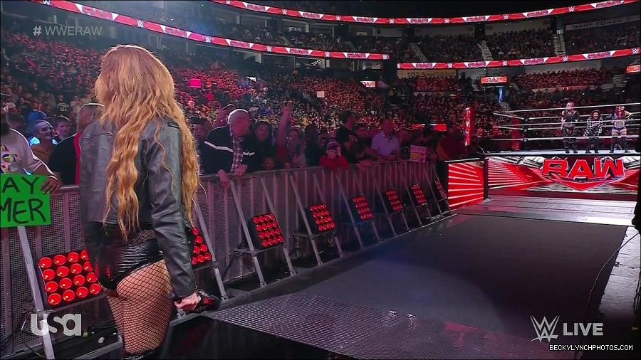 WWE_Monday_Night_Raw_2023_01_02_720p_HDTV_x264-NWCHD_mp4_004901901.jpg
