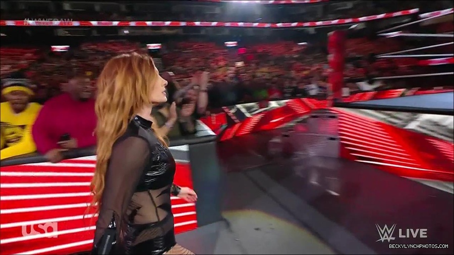 WWE_Monday_Night_Raw_2023_01_02_720p_HDTV_x264-NWCHD_mp4_004956355.jpg
