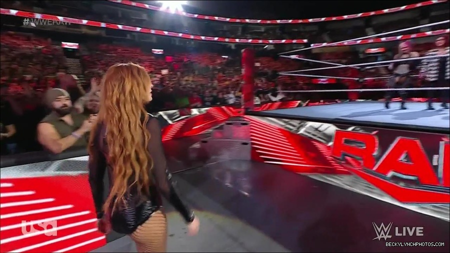 WWE_Monday_Night_Raw_2023_01_02_720p_HDTV_x264-NWCHD_mp4_004956756.jpg