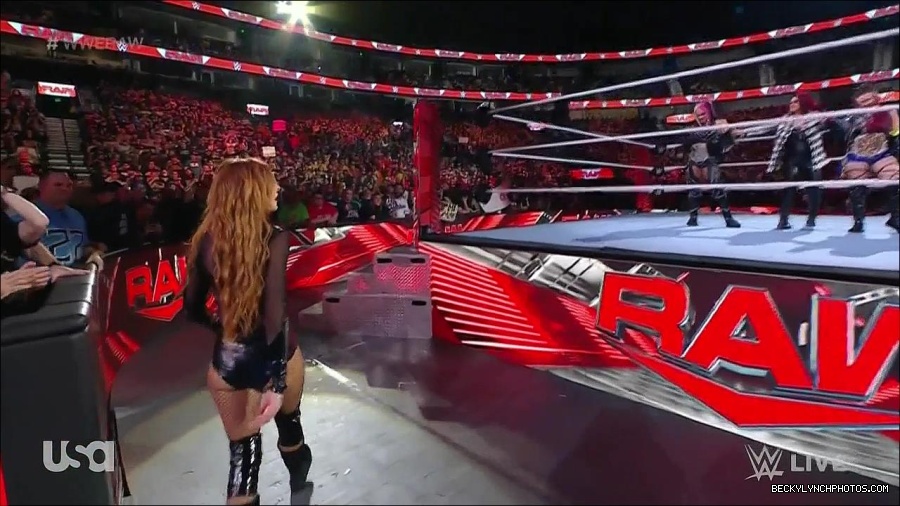 WWE_Monday_Night_Raw_2023_01_02_720p_HDTV_x264-NWCHD_mp4_004957557.jpg