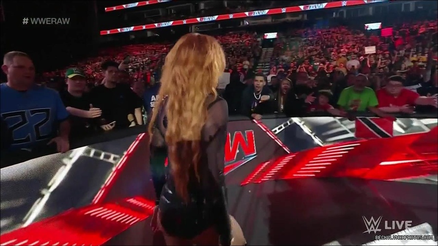WWE_Monday_Night_Raw_2023_01_02_720p_HDTV_x264-NWCHD_mp4_004959559.jpg