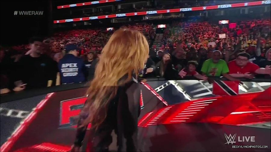 WWE_Monday_Night_Raw_2023_01_02_720p_HDTV_x264-NWCHD_mp4_004959959.jpg