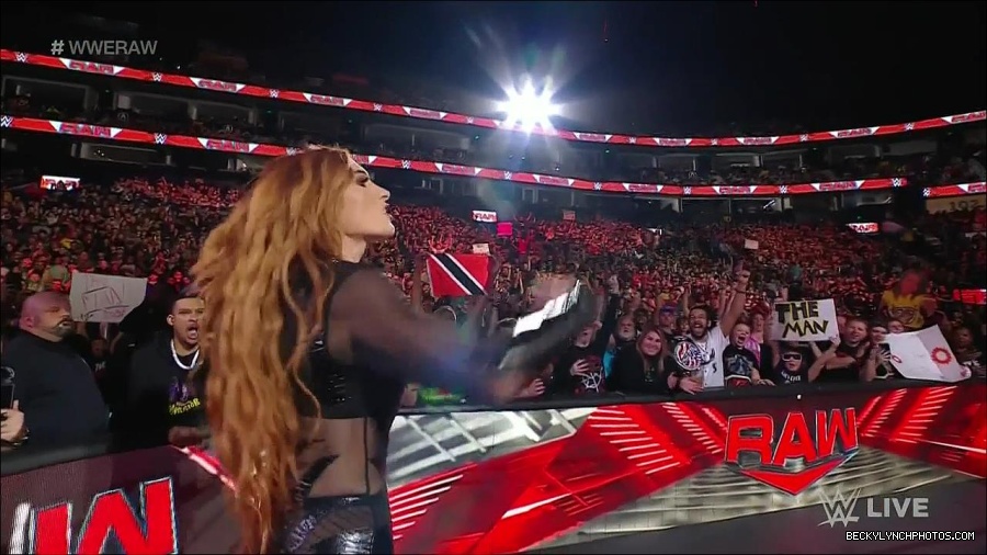 WWE_Monday_Night_Raw_2023_01_02_720p_HDTV_x264-NWCHD_mp4_004961961.jpg