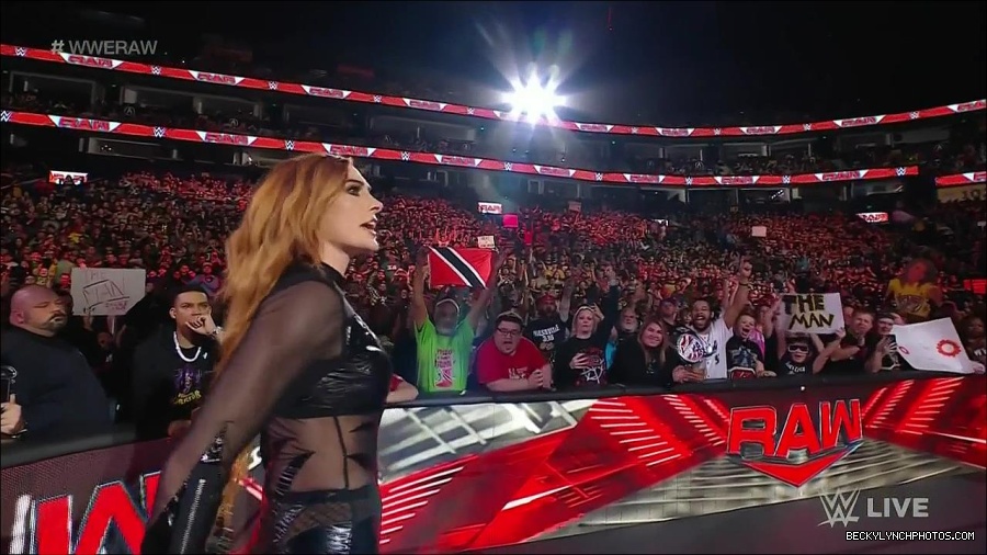 WWE_Monday_Night_Raw_2023_01_02_720p_HDTV_x264-NWCHD_mp4_004962361.jpg
