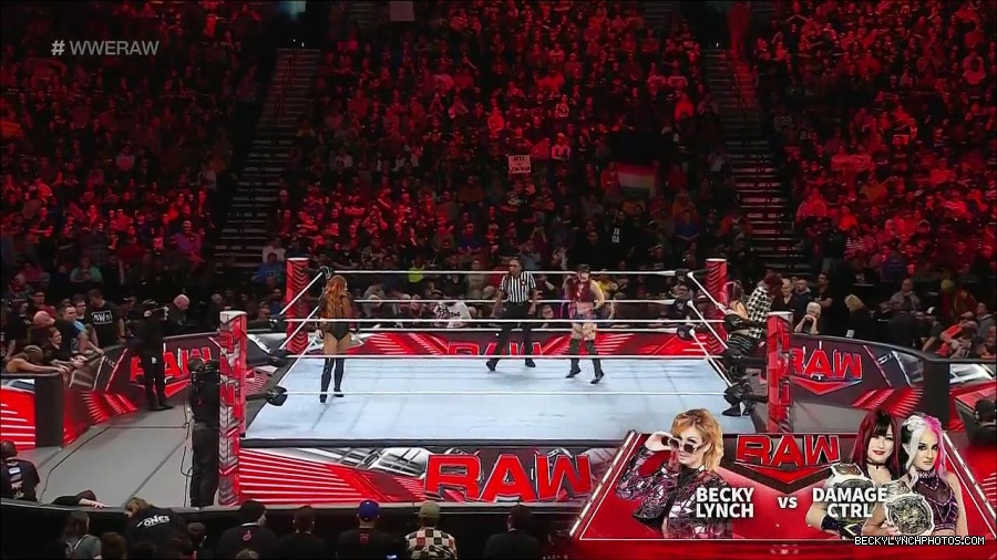 WWE_Monday_Night_Raw_2023_01_02_720p_HDTV_x264-NWCHD_mp4_004968368.jpg