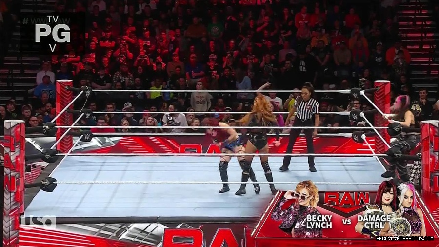 WWE_Monday_Night_Raw_2023_01_02_720p_HDTV_x264-NWCHD_mp4_004973974.jpg