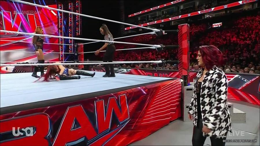 WWE_Monday_Night_Raw_2023_01_02_720p_HDTV_x264-NWCHD_mp4_004989189.jpg