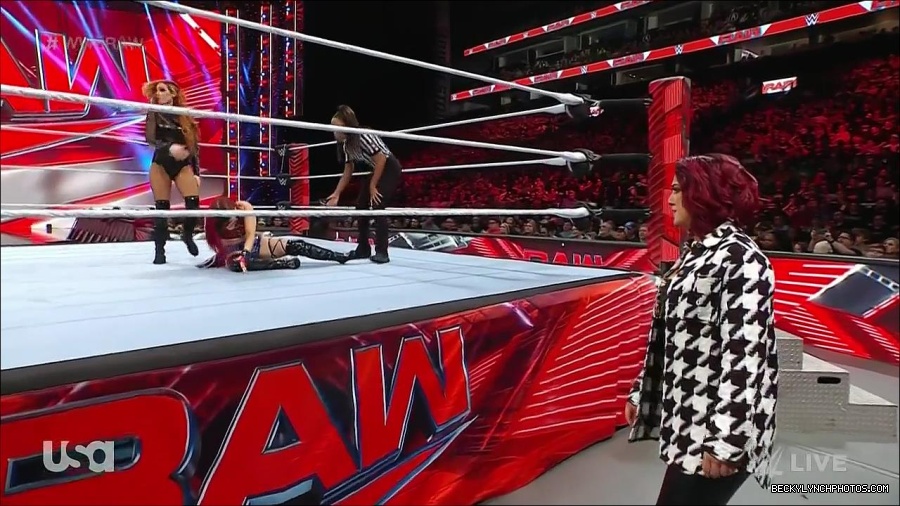 WWE_Monday_Night_Raw_2023_01_02_720p_HDTV_x264-NWCHD_mp4_004989990.jpg