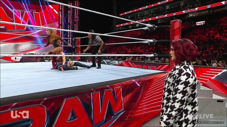 WWE_Monday_Night_Raw_2023_01_02_720p_HDTV_x264-NWCHD_mp4_004990791.jpg