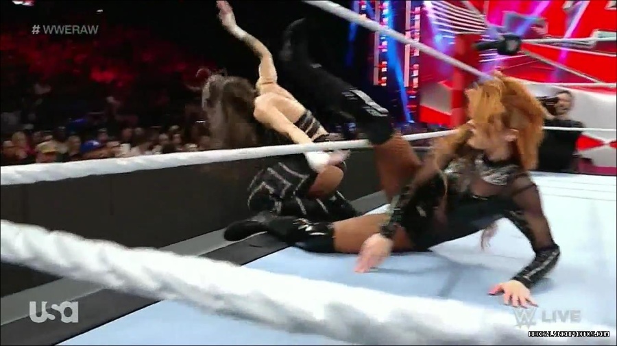 WWE_Monday_Night_Raw_2023_01_02_720p_HDTV_x264-NWCHD_mp4_004992392.jpg