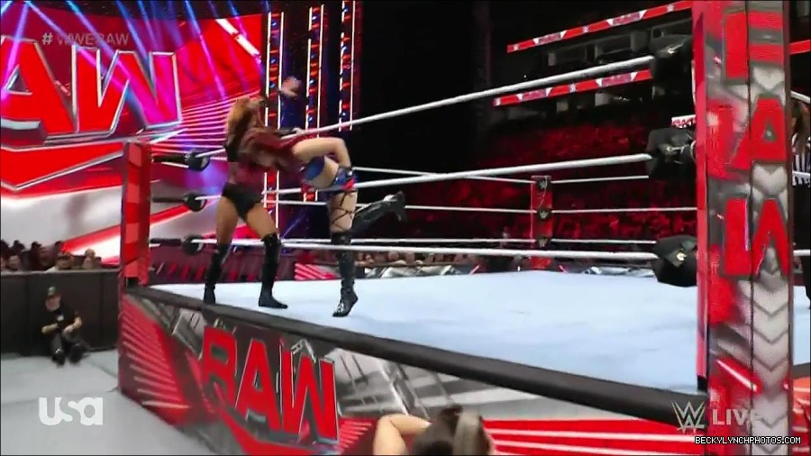 WWE_Monday_Night_Raw_2023_01_02_720p_HDTV_x264-NWCHD_mp4_004997597.jpg