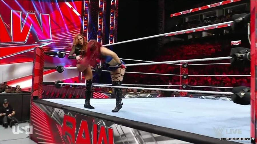 WWE_Monday_Night_Raw_2023_01_02_720p_HDTV_x264-NWCHD_mp4_004997998.jpg