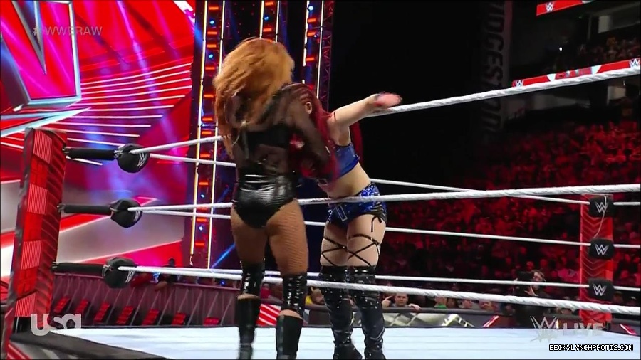 WWE_Monday_Night_Raw_2023_01_02_720p_HDTV_x264-NWCHD_mp4_004999599.jpg
