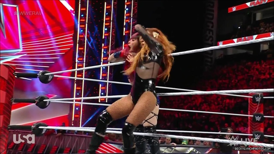 WWE_Monday_Night_Raw_2023_01_02_720p_HDTV_x264-NWCHD_mp4_005000400.jpg
