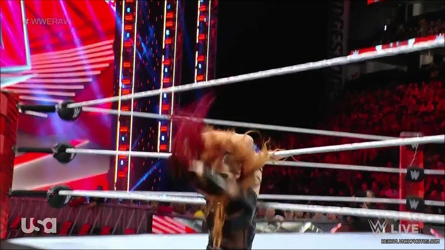 WWE_Monday_Night_Raw_2023_01_02_720p_HDTV_x264-NWCHD_mp4_005000801.jpg