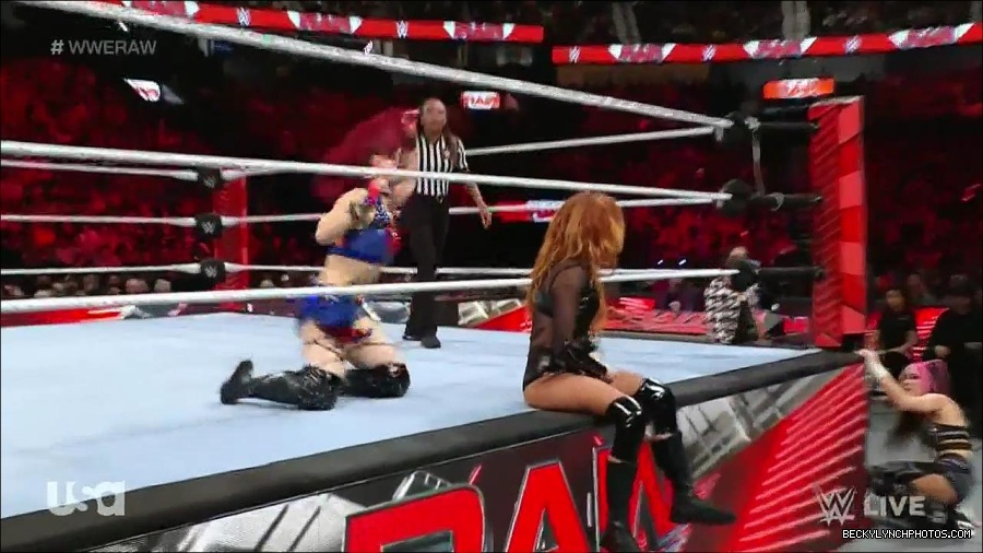 WWE_Monday_Night_Raw_2023_01_02_720p_HDTV_x264-NWCHD_mp4_005001601.jpg