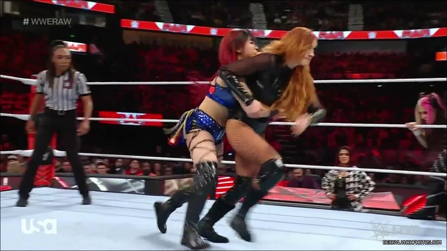 WWE_Monday_Night_Raw_2023_01_02_720p_HDTV_x264-NWCHD_mp4_005013880.jpg
