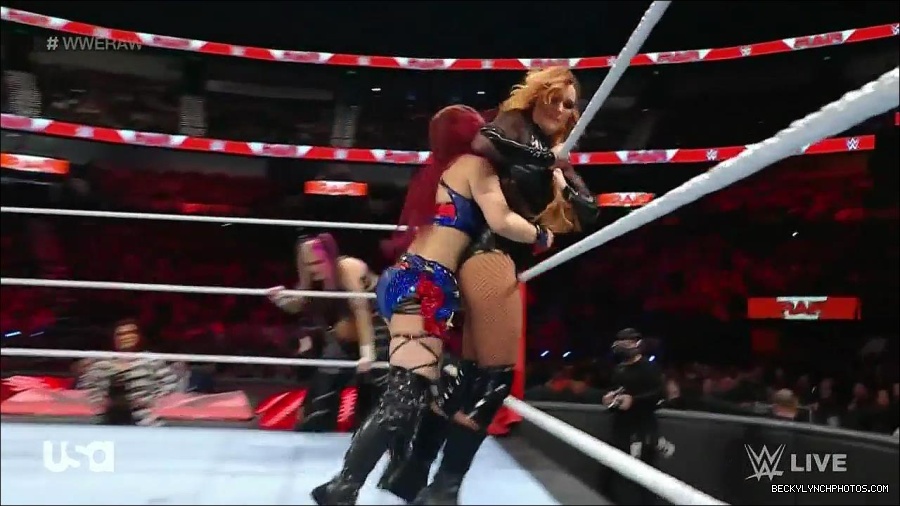 WWE_Monday_Night_Raw_2023_01_02_720p_HDTV_x264-NWCHD_mp4_005014681.jpg