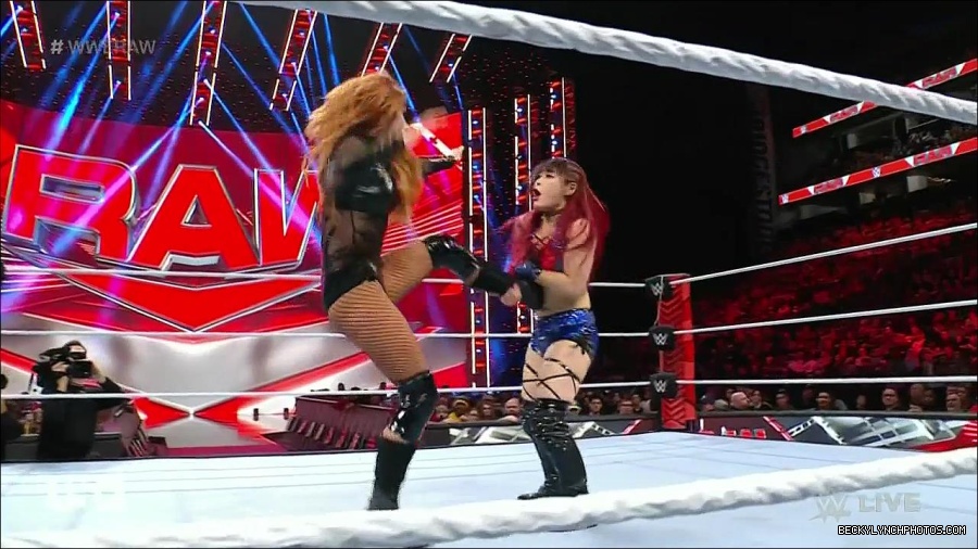 WWE_Monday_Night_Raw_2023_01_02_720p_HDTV_x264-NWCHD_mp4_005017884.jpg