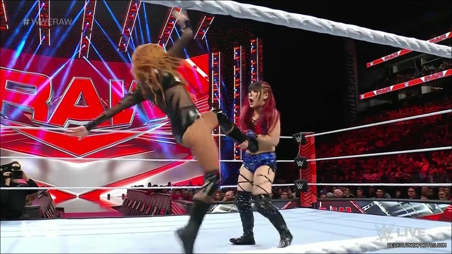 WWE_Monday_Night_Raw_2023_01_02_720p_HDTV_x264-NWCHD_mp4_005018285.jpg