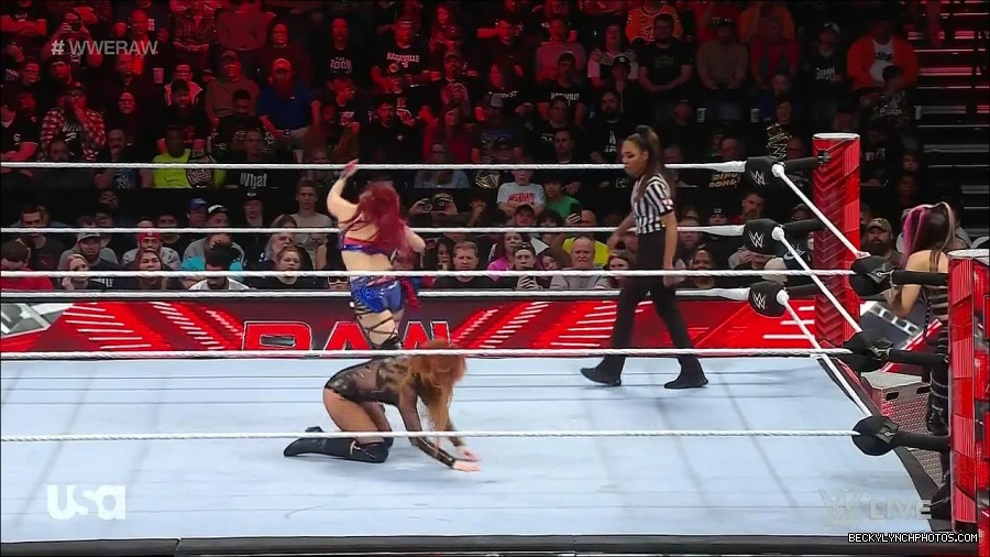 WWE_Monday_Night_Raw_2023_01_02_720p_HDTV_x264-NWCHD_mp4_005019486.jpg