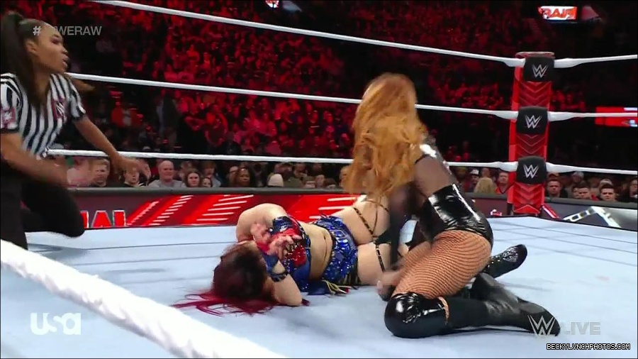 WWE_Monday_Night_Raw_2023_01_02_720p_HDTV_x264-NWCHD_mp4_005023890.jpg