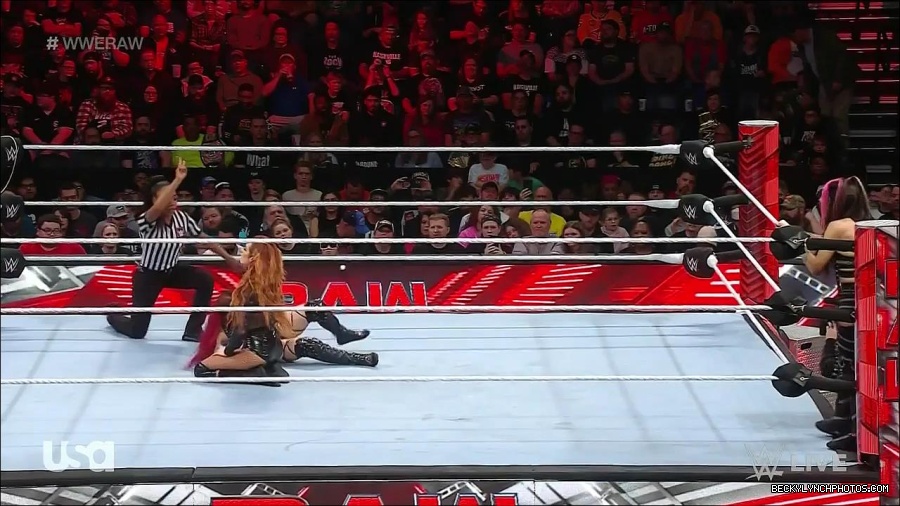 WWE_Monday_Night_Raw_2023_01_02_720p_HDTV_x264-NWCHD_mp4_005024691.jpg