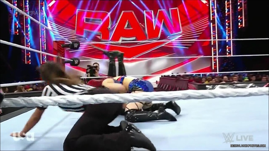 WWE_Monday_Night_Raw_2023_01_02_720p_HDTV_x264-NWCHD_mp4_005033500.jpg