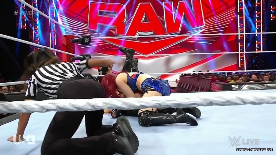 WWE_Monday_Night_Raw_2023_01_02_720p_HDTV_x264-NWCHD_mp4_005033900.jpg