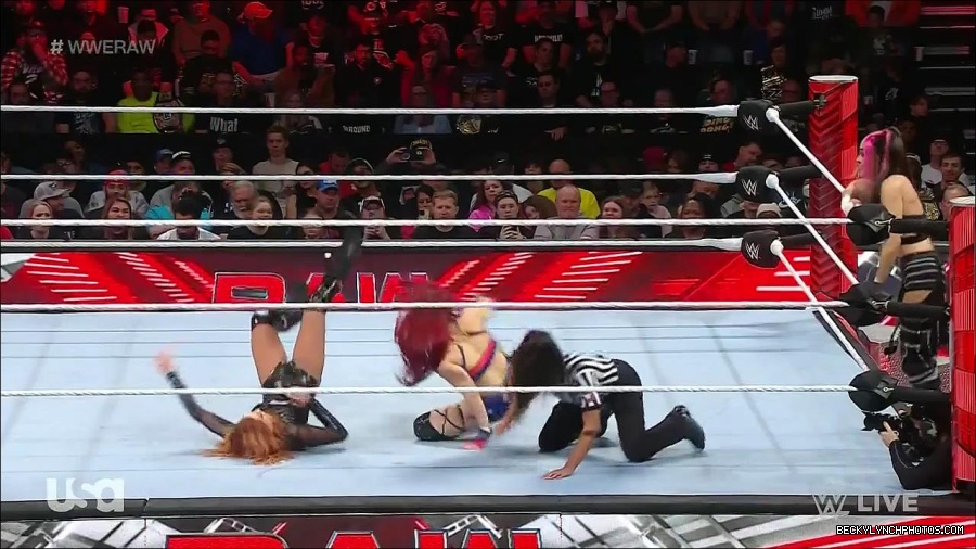 WWE_Monday_Night_Raw_2023_01_02_720p_HDTV_x264-NWCHD_mp4_005034701.jpg